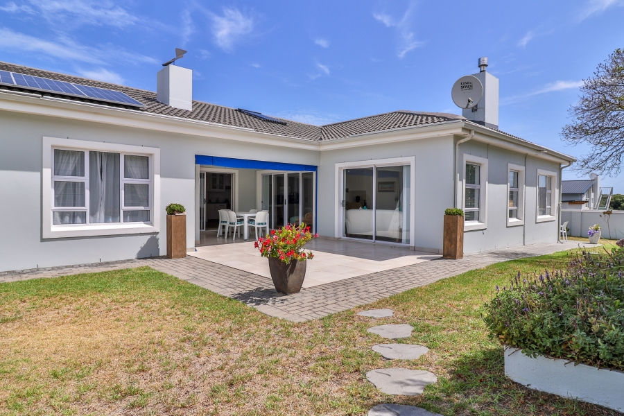 4 Bedroom Property for Sale in Sandbaai Western Cape